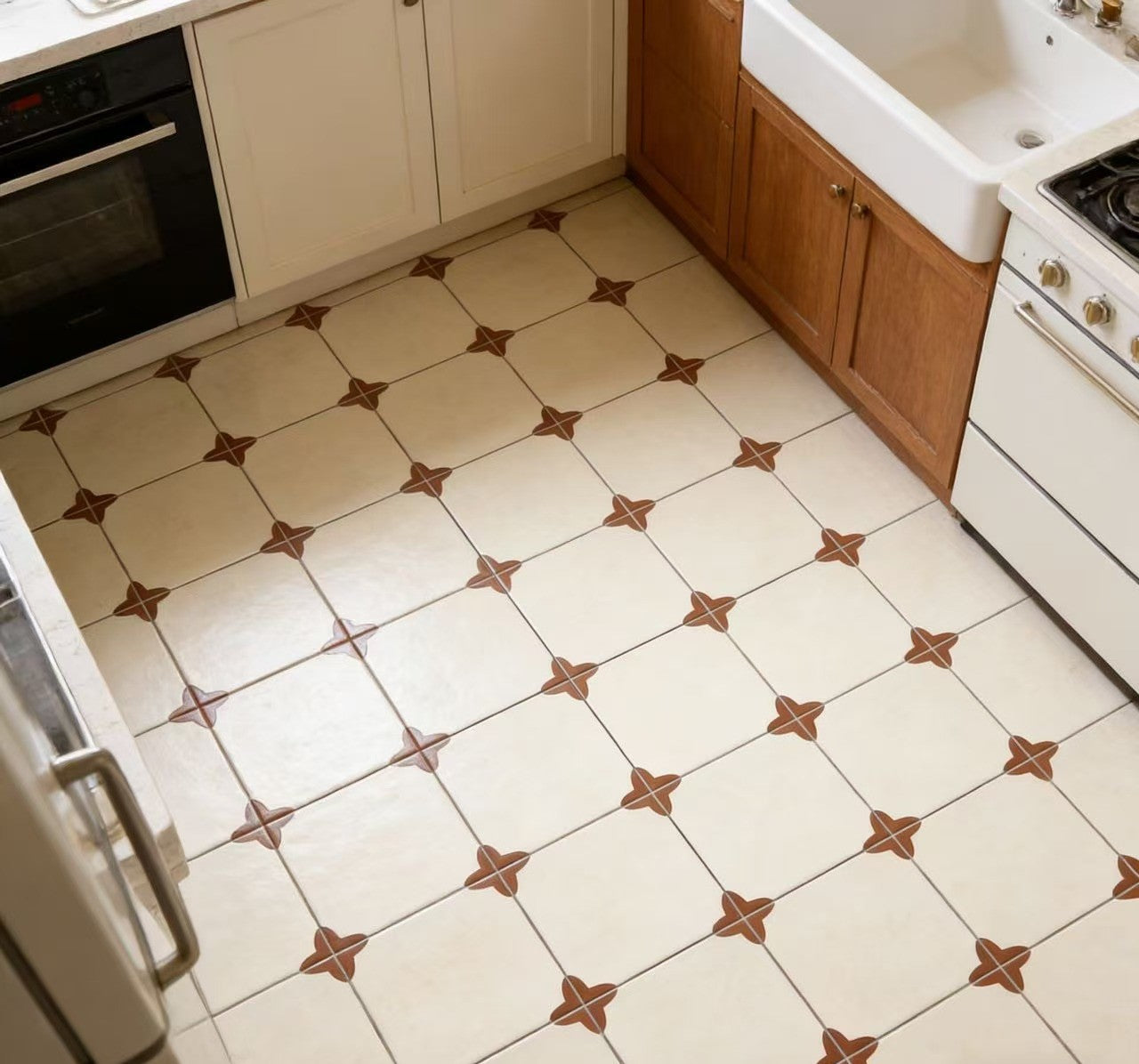 Gạch lát sàn chống trượt sứ cao cấp 400x400mm Họa tiết điểm nhấn màu đỏ dành cho Bếp và Phòng tắm hiện đại