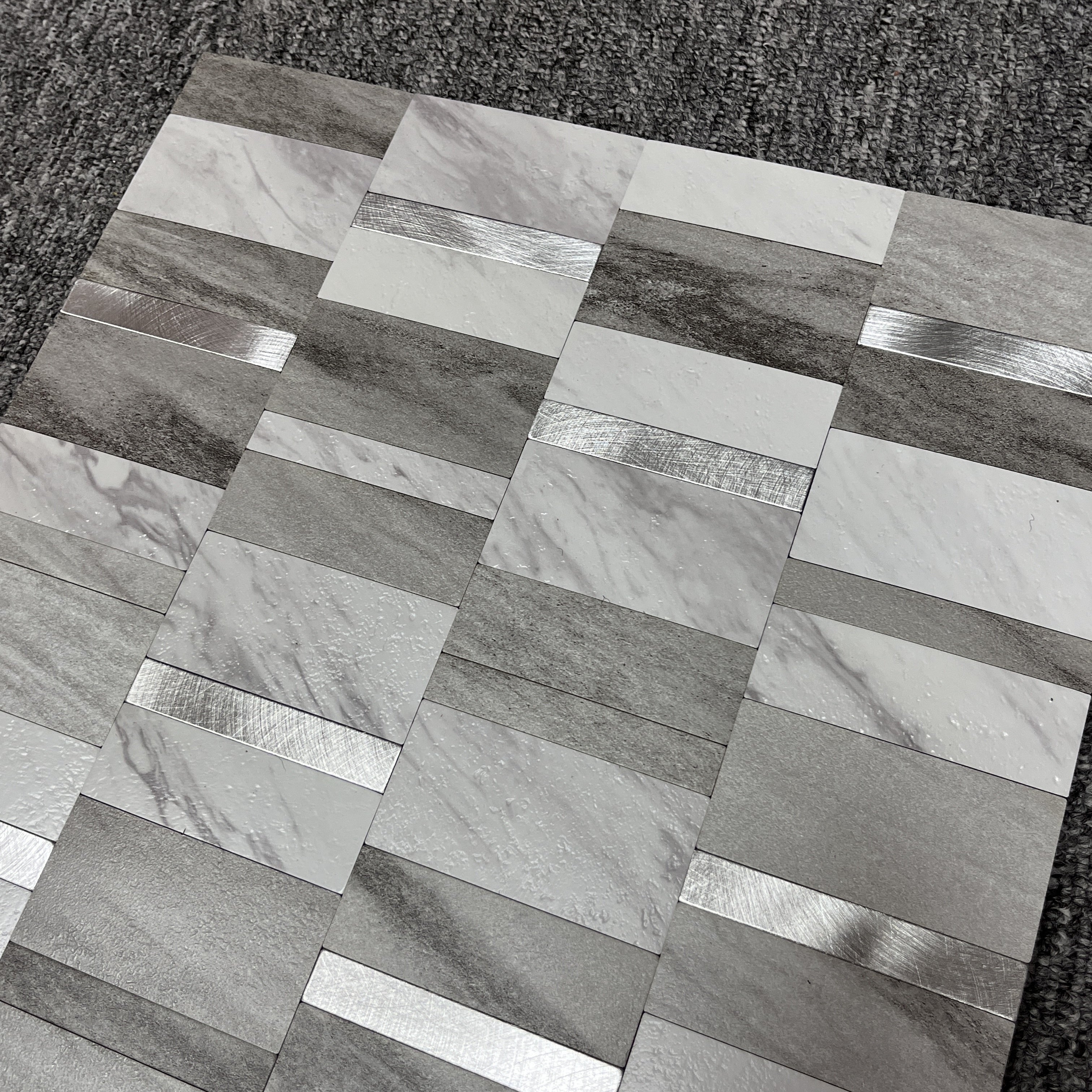 Tấm mosaic PVC bóc dán ốp tường bếp cho khu vực bếp