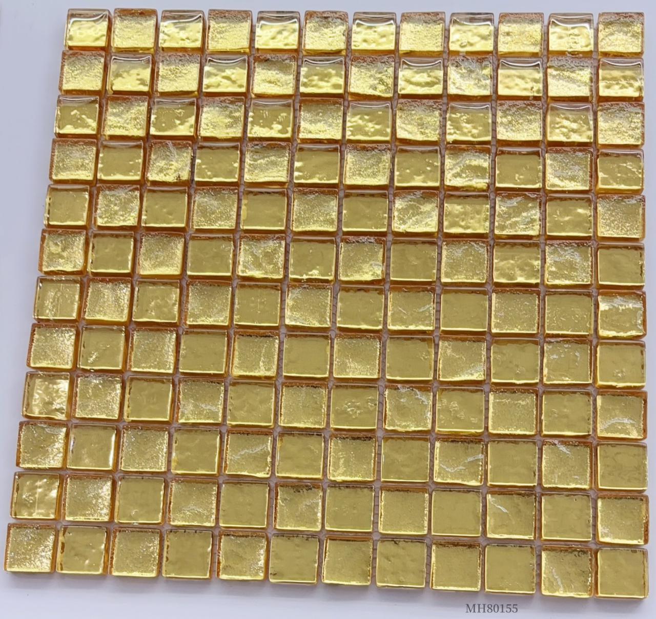 Gạch Mosaic Lá Vàng Lấp Lánh Sang Trọng Dùng Cho Các Mảng Tường Điểm Nhấn Sảnh Khách Sạn Cao Cấp
