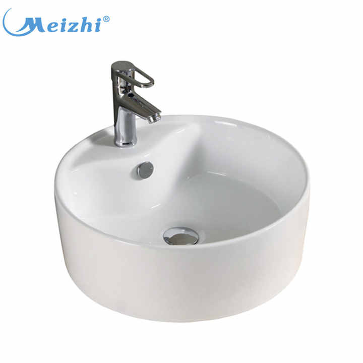 Chất liệu chậu rửa mặt phòng tắm bằng gốm sứ