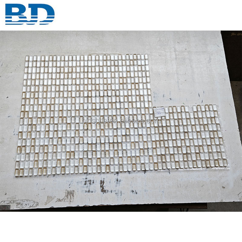 Trực tiếp từ nhà máy Gạch mosaic thủy tinh hình chữ nhật mini Sơn màu kim loại pha lê Bề mặt satin mịn Điểm nhấn trang trí tường cho Nhà bếp Phòng tắm