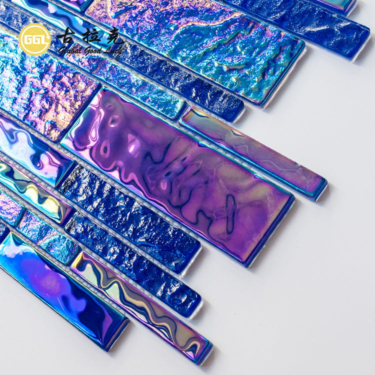 Gạch Mosaic Kính Xanh Óng Ánh Lộng Lẫy Dạng Dải Ngẫu Nhiên Bóng Dày 6mm Dành Cho Thiết Kế Tường Nhấn Phòng Tắm Khách Sạn