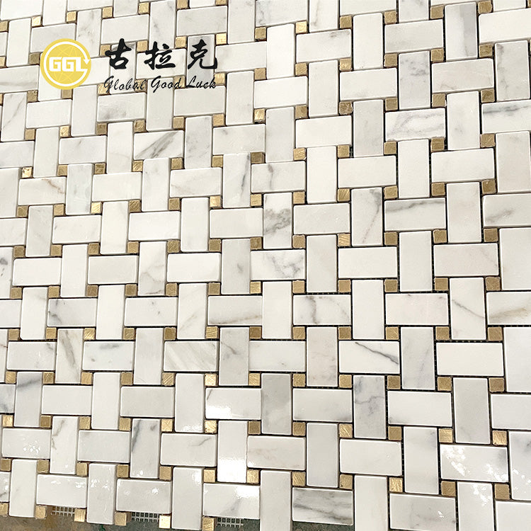 Gạch mosaic đá cẩm thạch trắng Calacatta dạng dệt rổ điểm đồng dùng để trang trí tường & sàn nội thất