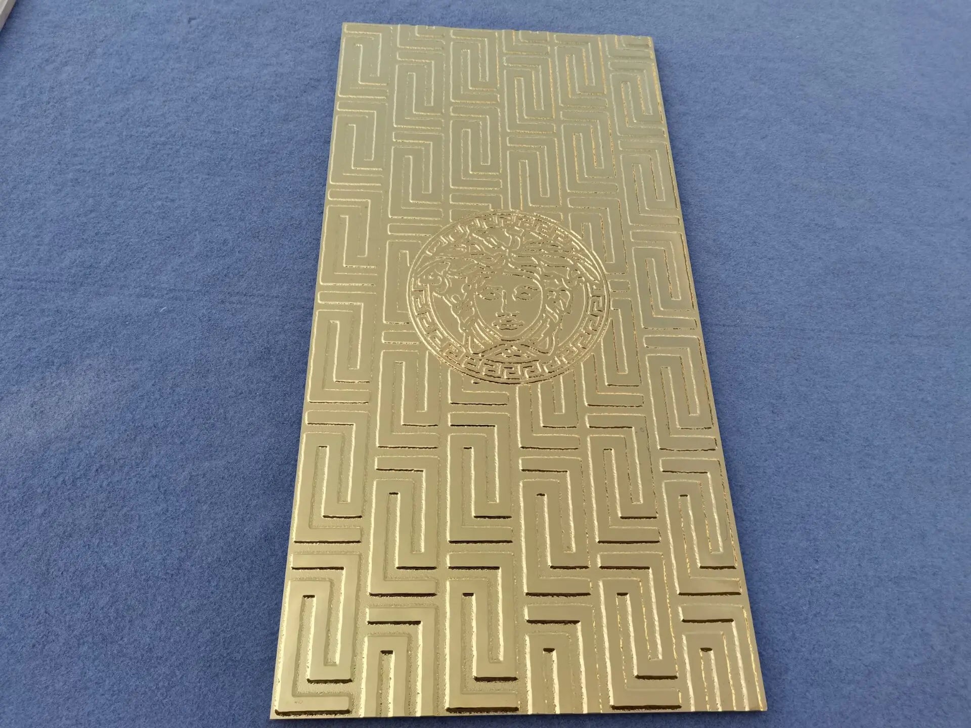 Gạch Ốp Lát Vàng Sang Trọng 30x60 Khách Sạn Cao Cấp