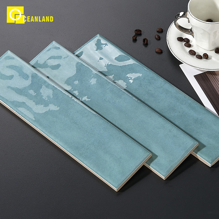 Gạch ốp tường 75x300 hình chữ nhật kiểu gạch thẻ, bề mặt bóng có kết cấu, dùng cho phòng tắm và bếp.
