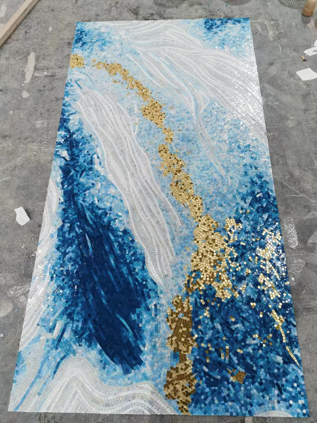 Tranh khảm kính pha lê họa tiết cá vàng sông xanh trang trí đẹp mắt