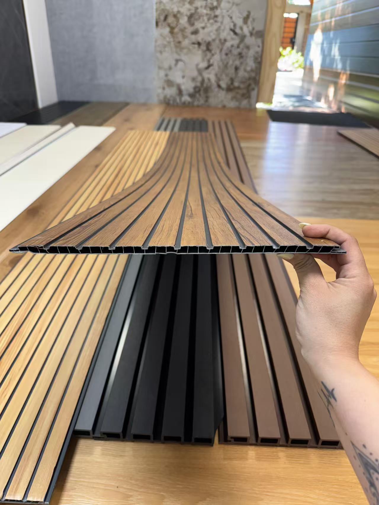 Tấm trần PVC chống cháy màu đen chất lượng tuyệt vời