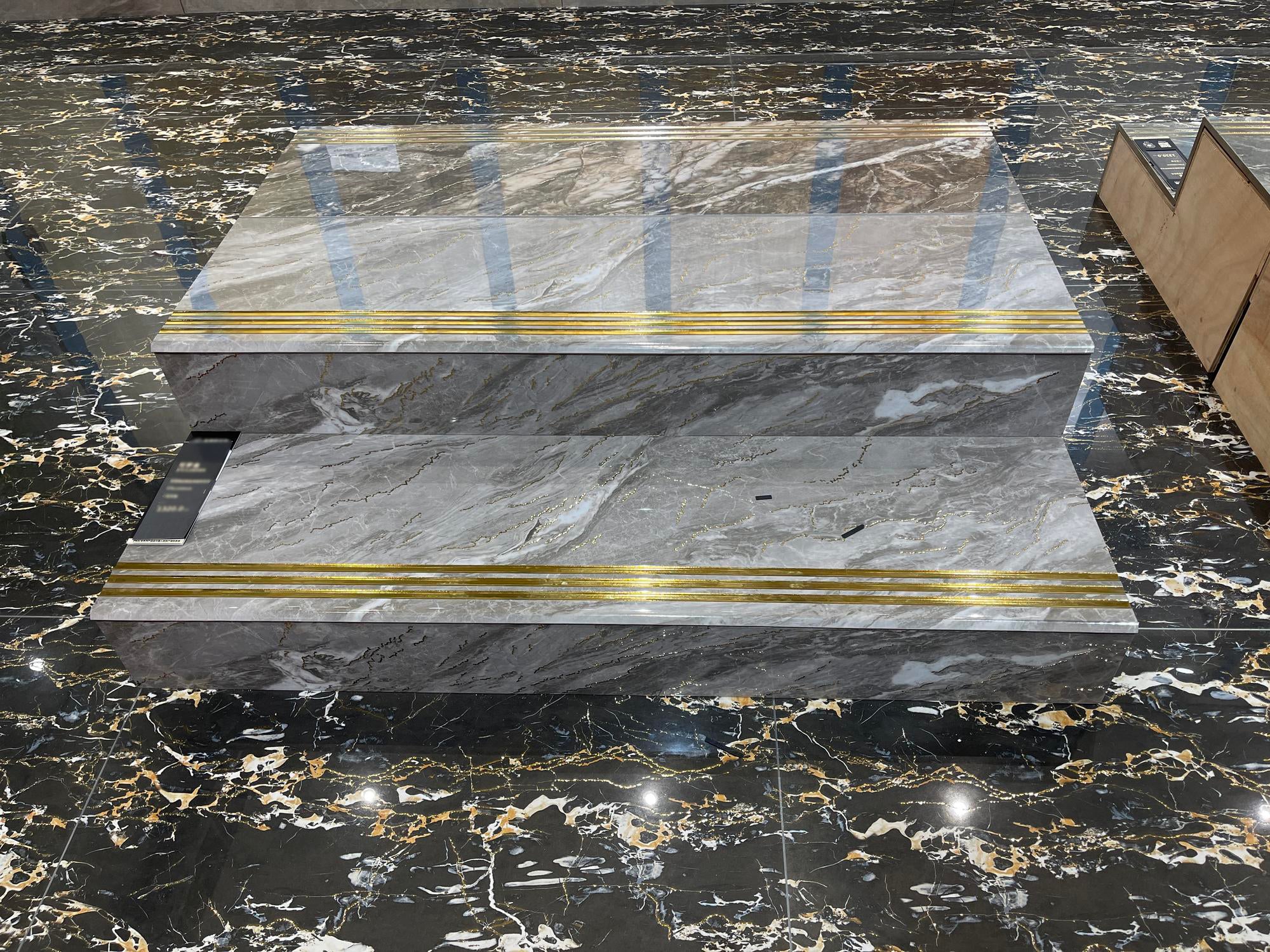 Gạch lát Sang trọng Chống trượt Dát vàng Vân đá cẩm thạch dành cho Cầu thang biệt thự hiện đại trong nhà, căn hộ và Thiết kế nội thất hiện đại