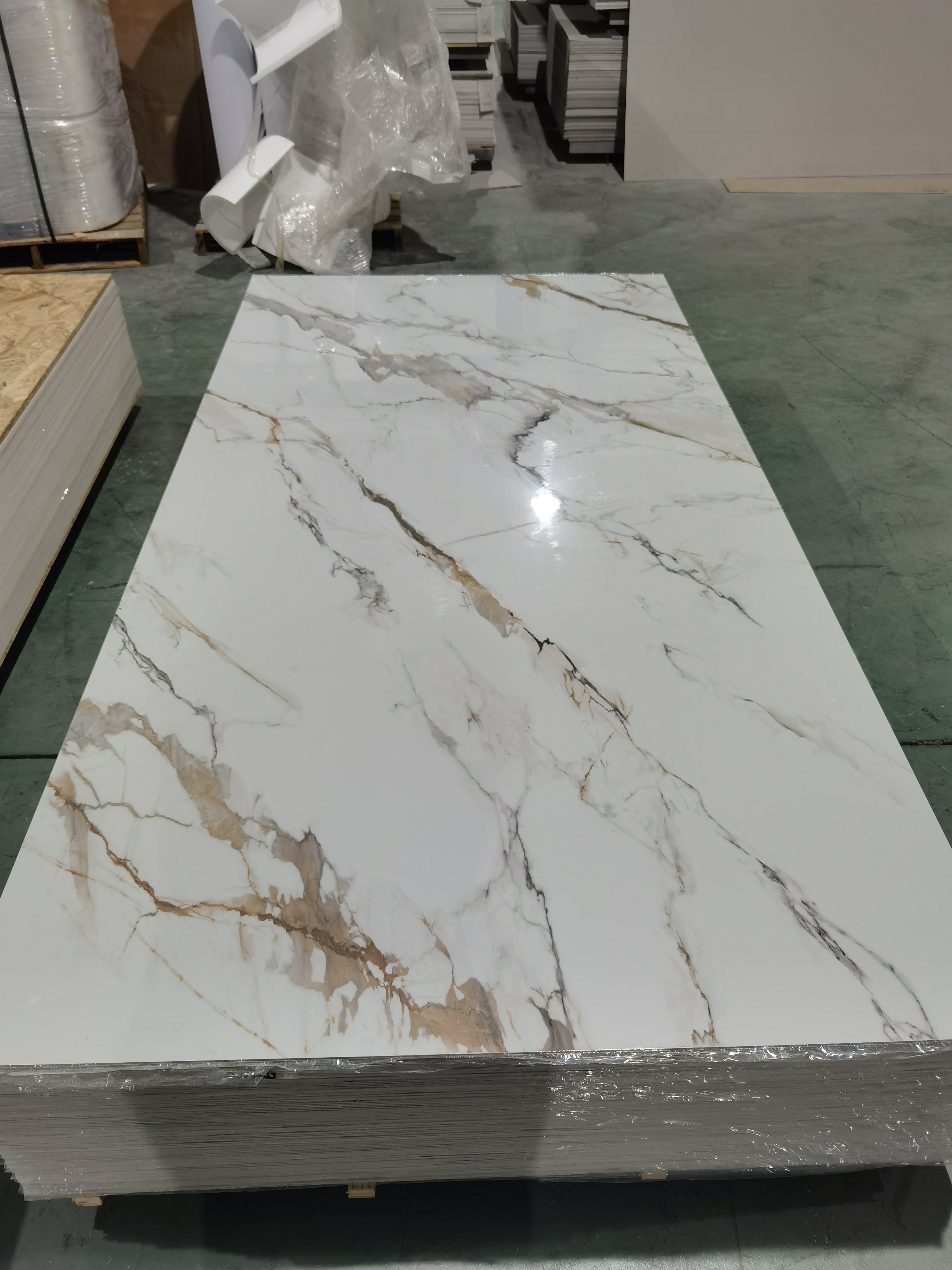 Tấm ốp tường nội thất PVC vân đá cẩm thạch chất lượng cao 1220*2440mm / Tấm ốp tường SPC thay thế đá cẩm thạch phủ UV