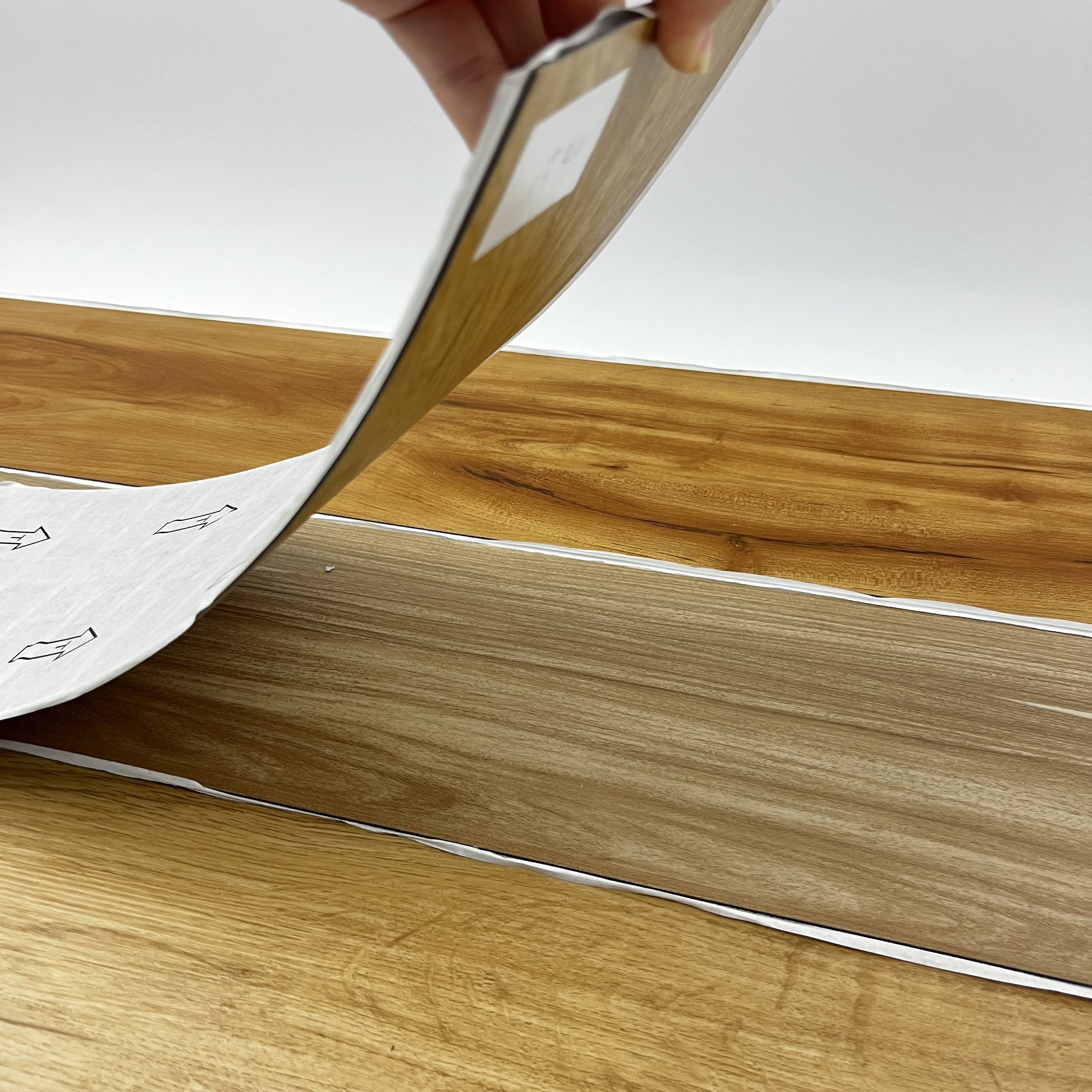 Sàn nhựa Vinyl PVC LVT/LVP sang trọng chống thấm nước 2mm Dán keo/Bóc dán/Hèm khóa