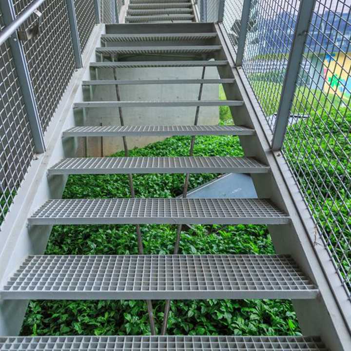 Bậc thang lưới làm đẹp môi trường 40*40*38 Nền cách nhiệt sợi thủy tinh bền FRP Lưới cho lối đi quang điện