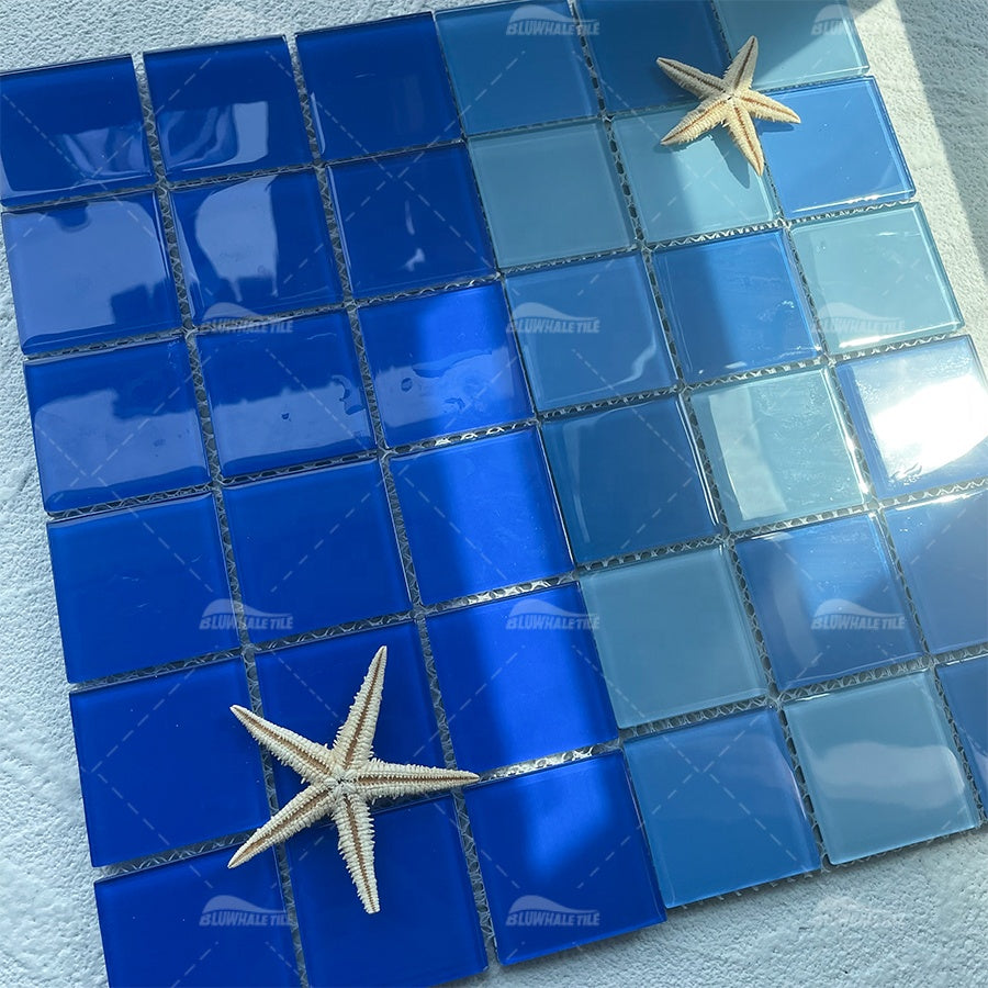 Gạch Bluwhale - Nhà cung cấp hồ bơi trọn gói - Giá nhà máy Phật Sơn - Gạch kính mosaic pha lê hình vuông màu xanh dương phối màu cho hồ bơi và phòng tắm