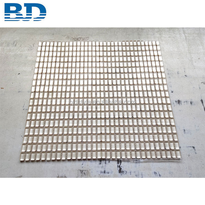 Trực tiếp từ nhà máy Gạch mosaic thủy tinh hình chữ nhật mini Sơn màu kim loại pha lê Bề mặt satin mịn Điểm nhấn trang trí tường cho Nhà bếp Phòng tắm