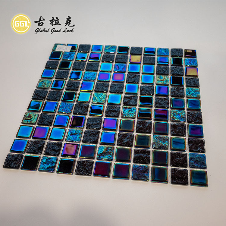 Gạch mosaic thủy tinh bóng óng ánh đen trang trí tường cho hồ bơi