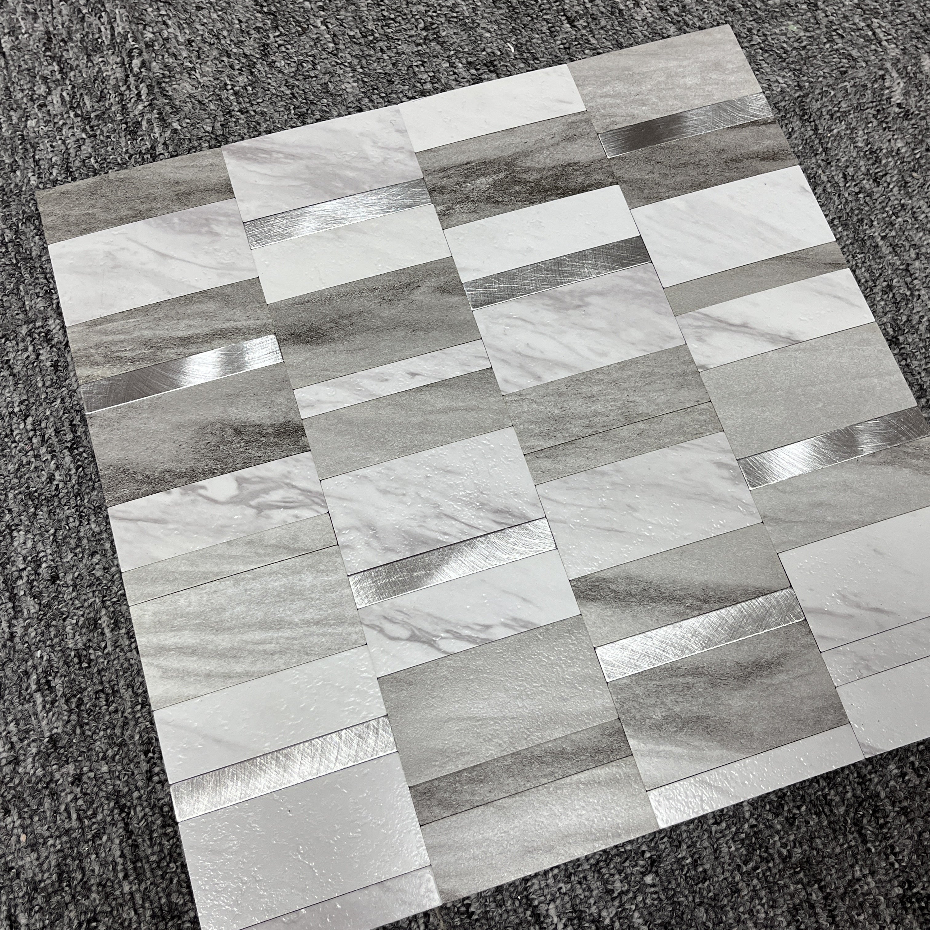 Tấm mosaic PVC bóc dán ốp tường bếp cho khu vực bếp