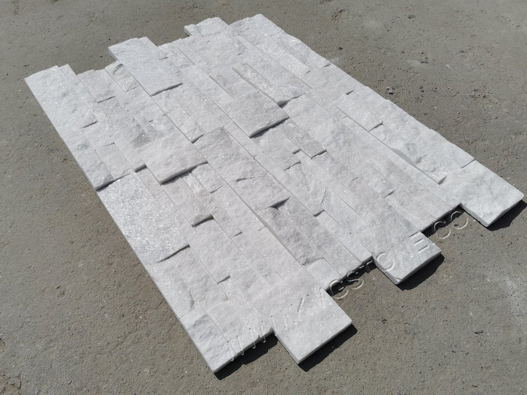 Tấm Ốp Tường Veneer Thạch Anh Trắng Tự Nhiên Thiết Kế Hiện Đại, Kháng Axit Với Bề Mặt Hoàn Thiện Chẻ