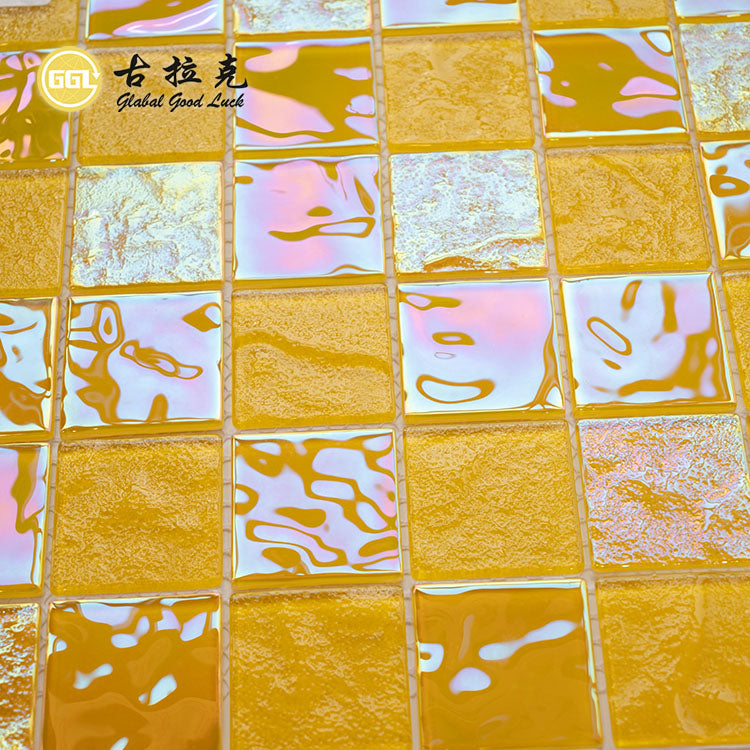Gạch Mosaic Thủy Tinh Vuông Màu Vàng Óng Ánh dùng cho Hồ Bơi và Trang Trí Tường