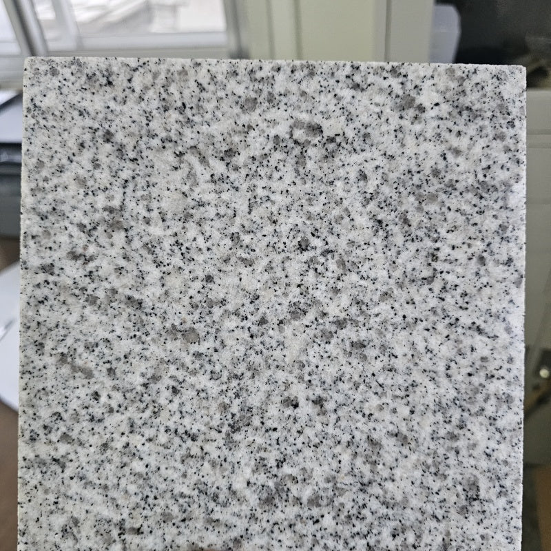 Mặt bàn đá granite màu trắng xám kiểu cổ điển, đánh bóng và búa lửa, dùng cho hầm rượu, cầu thang, phòng giặt