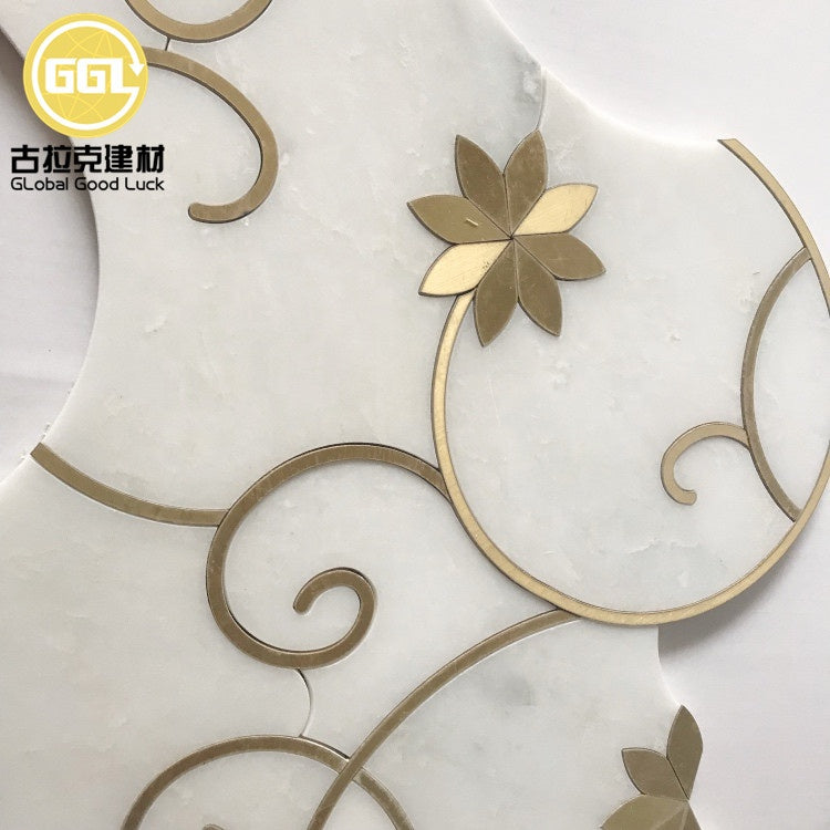 Gạch mosaic hình dạng không đều phối đá cẩm thạch trắng Thassos và hoa đồng thau