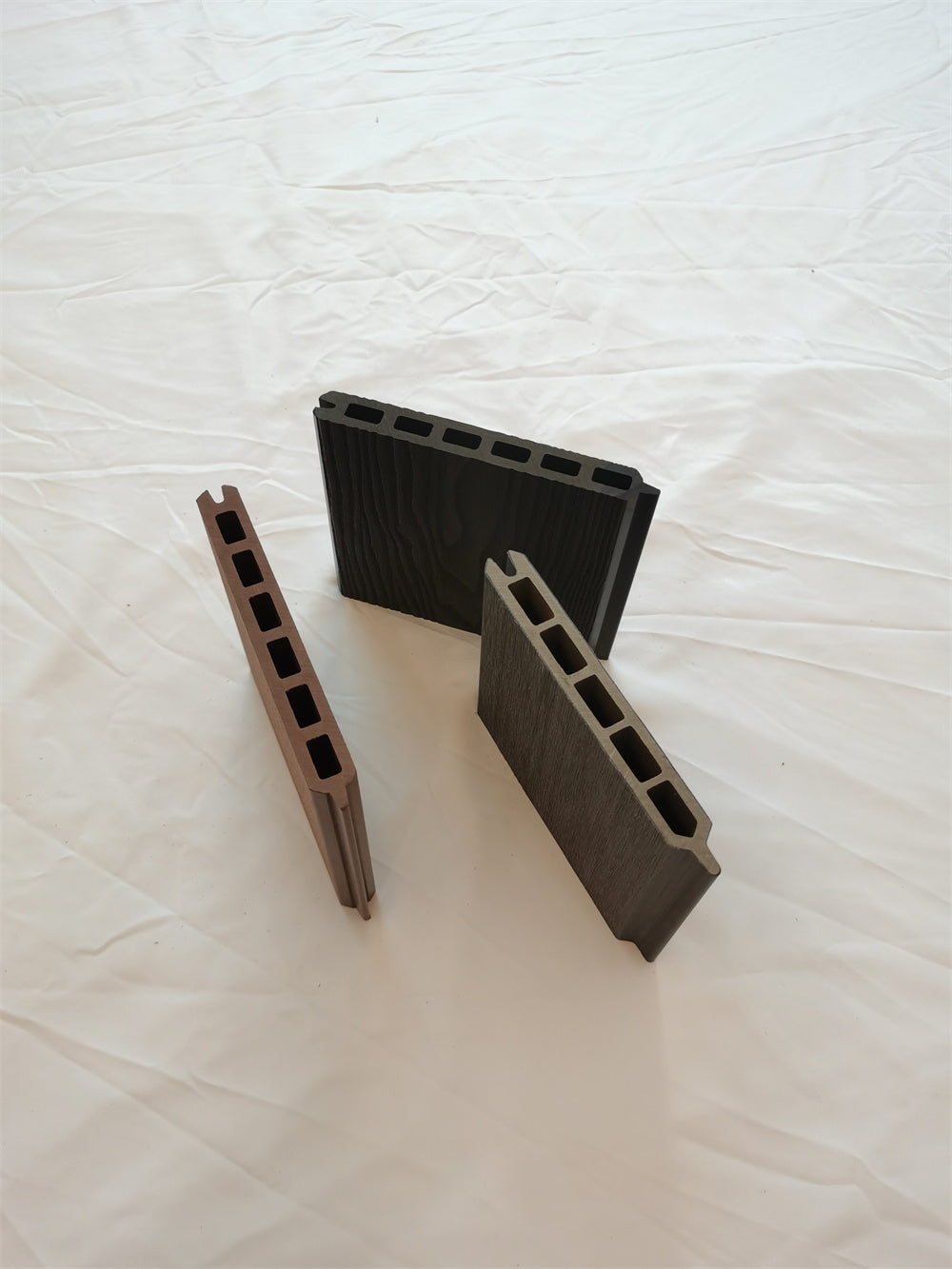 Cổng hàng rào gỗ nhựa composite lắp đặt dễ dàng, riêng tư cho sân vườn