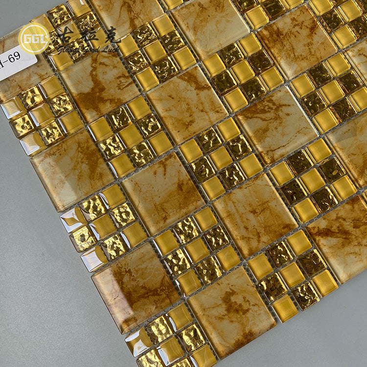 Kính Mosaic Nâu Họa Tiết Vàng