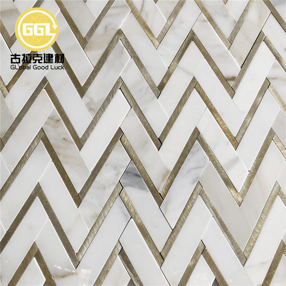 Gạch Mosaic Hình Xương Cá Calacatta Gold Phối Đồng Thau
