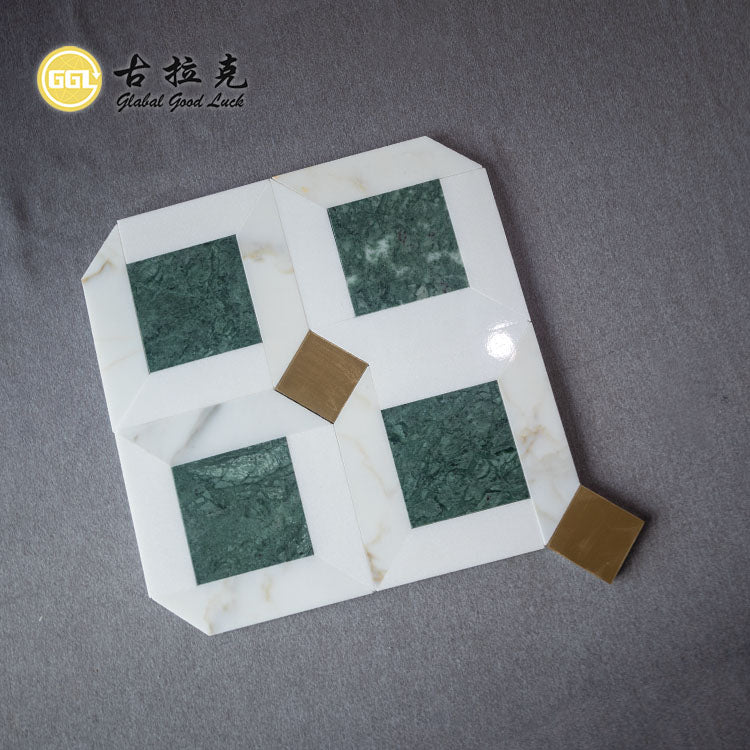 Gạch mosaic cắt tia nước bằng đá Calacatta Gold và Verde Affai kết hợp đồng thau dùng cho trang trí tường và sàn nội thất