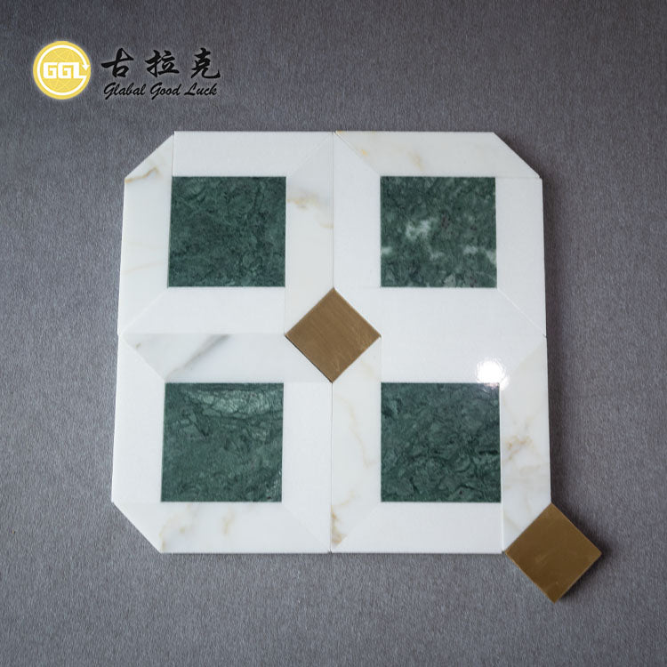 Gạch mosaic cắt tia nước bằng đá Calacatta Gold và Verde Affai kết hợp đồng thau dùng cho trang trí tường và sàn nội thất