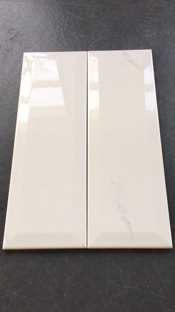 Gạch ốp tường 300x600mm trắng