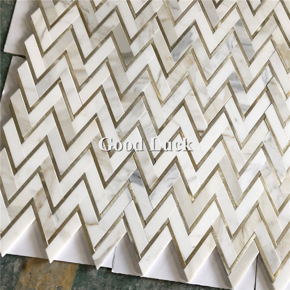 Gạch Mosaic Hình Xương Cá Calacatta Gold Phối Đồng Thau
