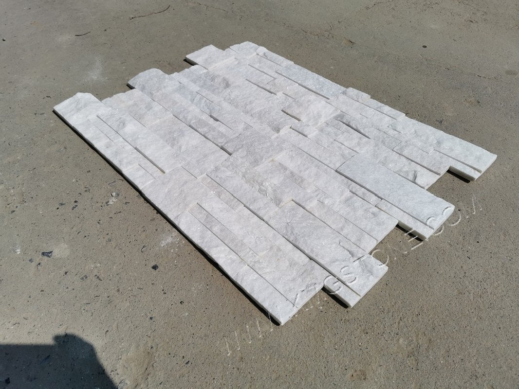 Tấm Ốp Tường Veneer Thạch Anh Trắng Tự Nhiên Thiết Kế Hiện Đại, Kháng Axit Với Bề Mặt Hoàn Thiện Chẻ