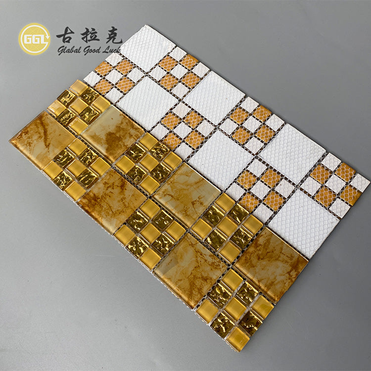 Kính Mosaic Nâu Họa Tiết Vàng