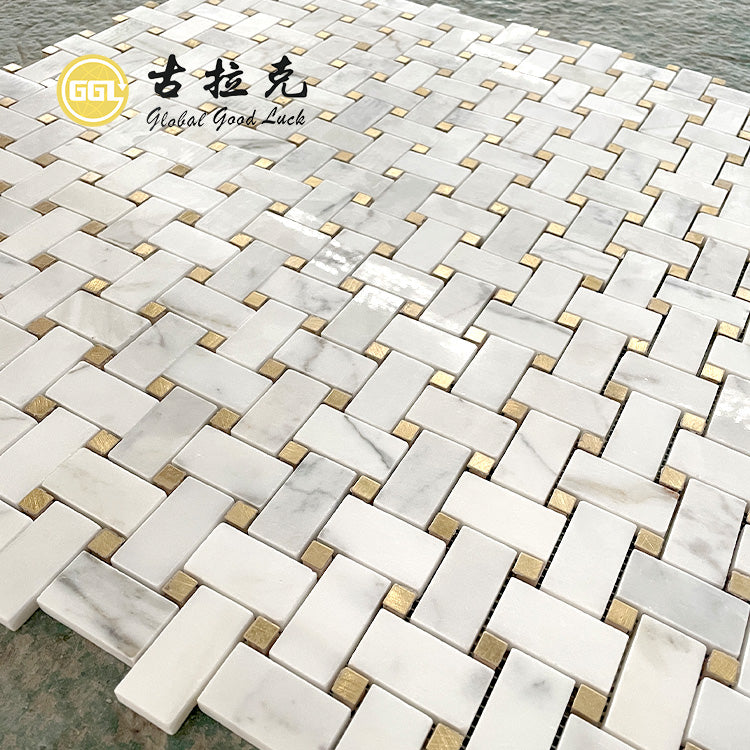 Gạch mosaic đá cẩm thạch trắng Calacatta dạng dệt rổ điểm đồng dùng để trang trí tường & sàn nội thất