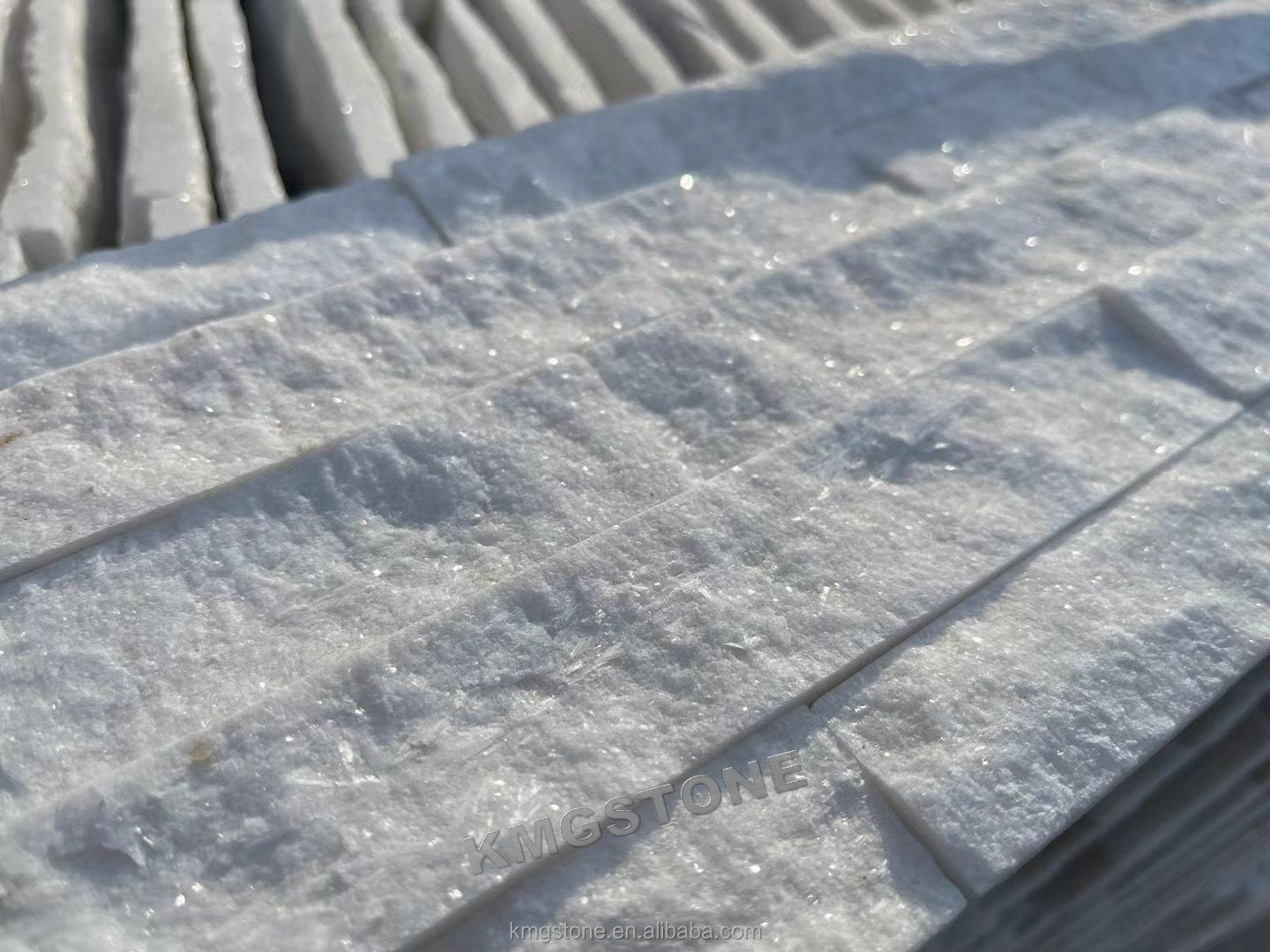 Tấm ốp đá Quartzite trắng tinh khiết hiện đại thiết kế Châu Âu