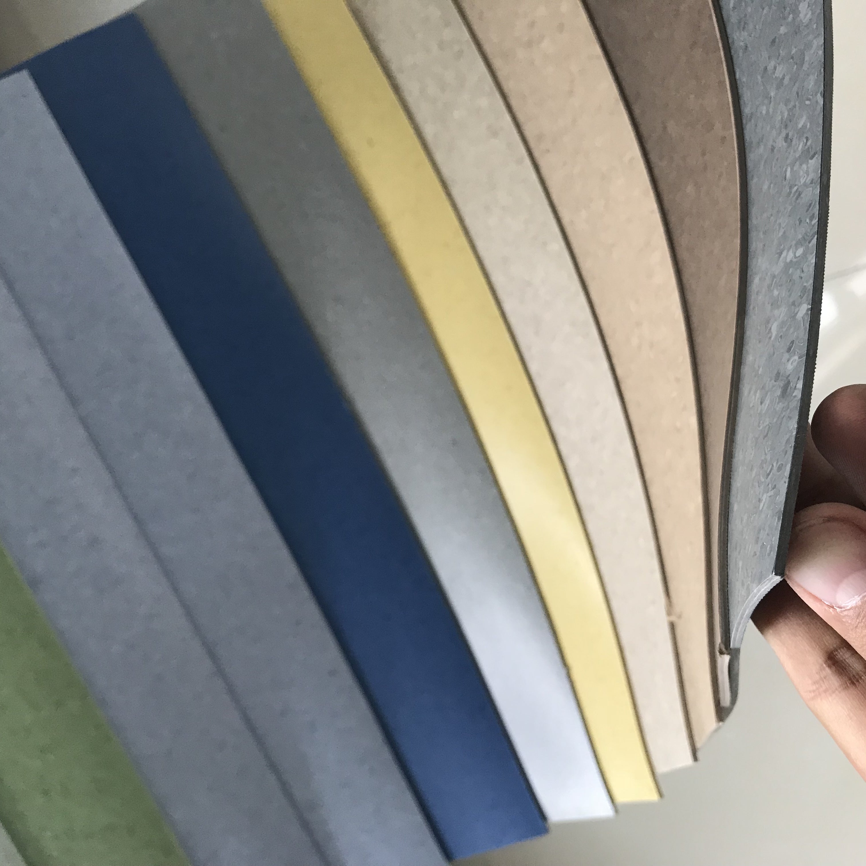 Tấm trải sàn PVC đa lớp dạng thảm dùng trong nhà