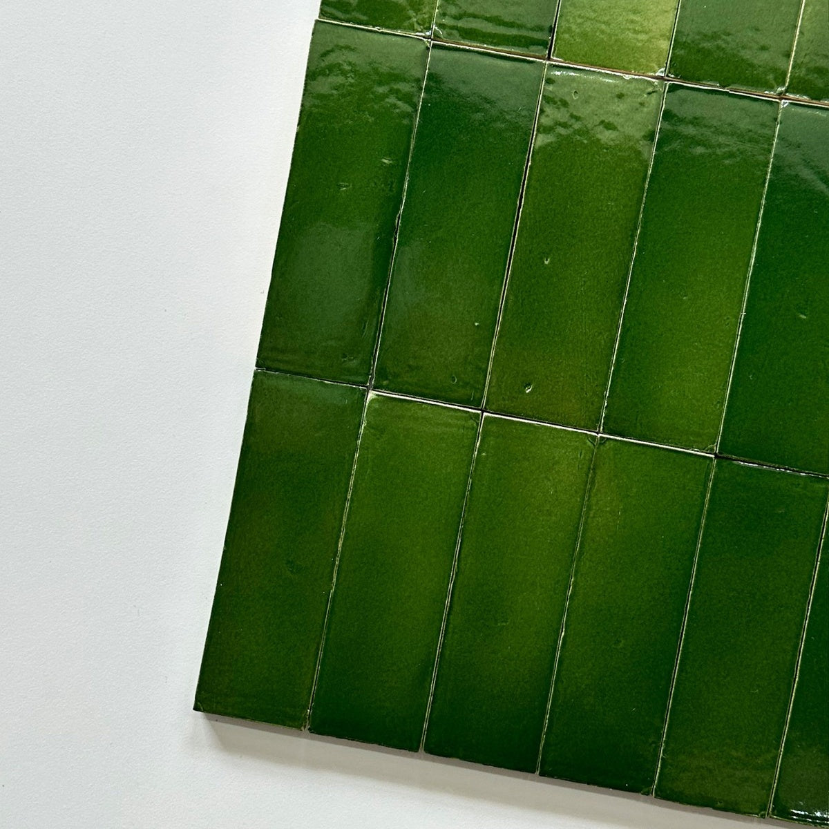 Gạch Gốm Thủ Công Kiểu Ma-rốc Cổ Điển, Màu Xanh Lá Cây Thay Đổi Dần, Sản Phẩm Độc Nhất Vô Nhị