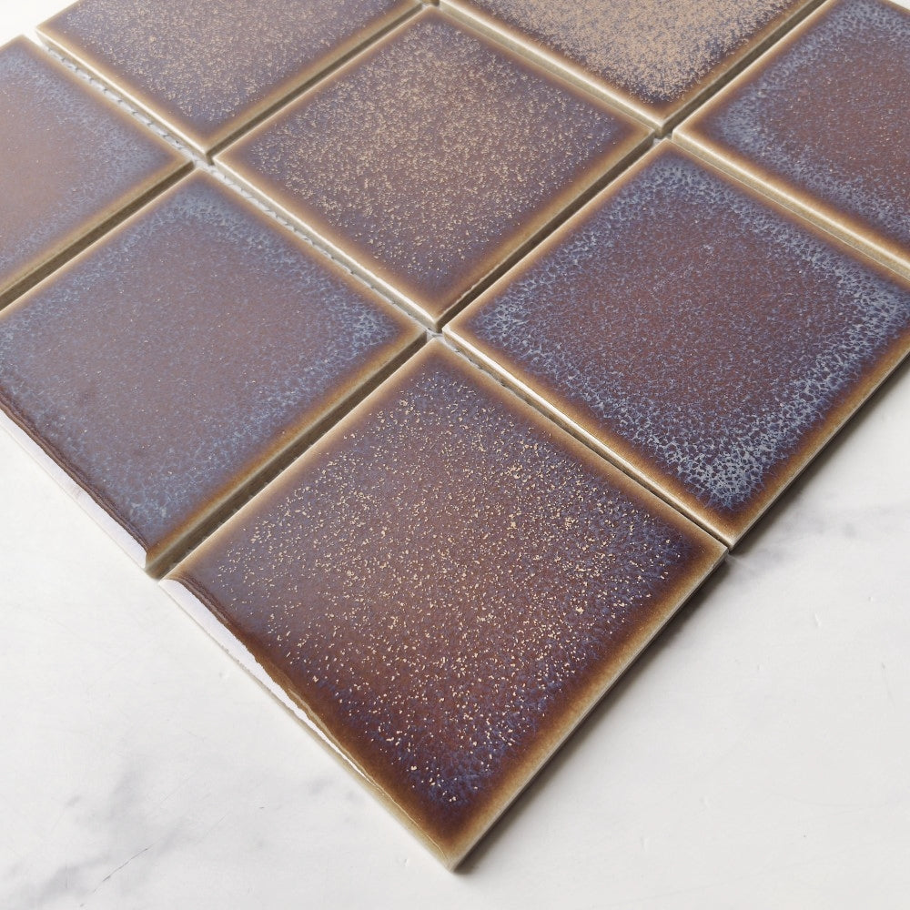 Thiết kế Gạch Mosaic Ốp Tường Phòng Khách Sứ Nâu và Ceramic Tối Màu