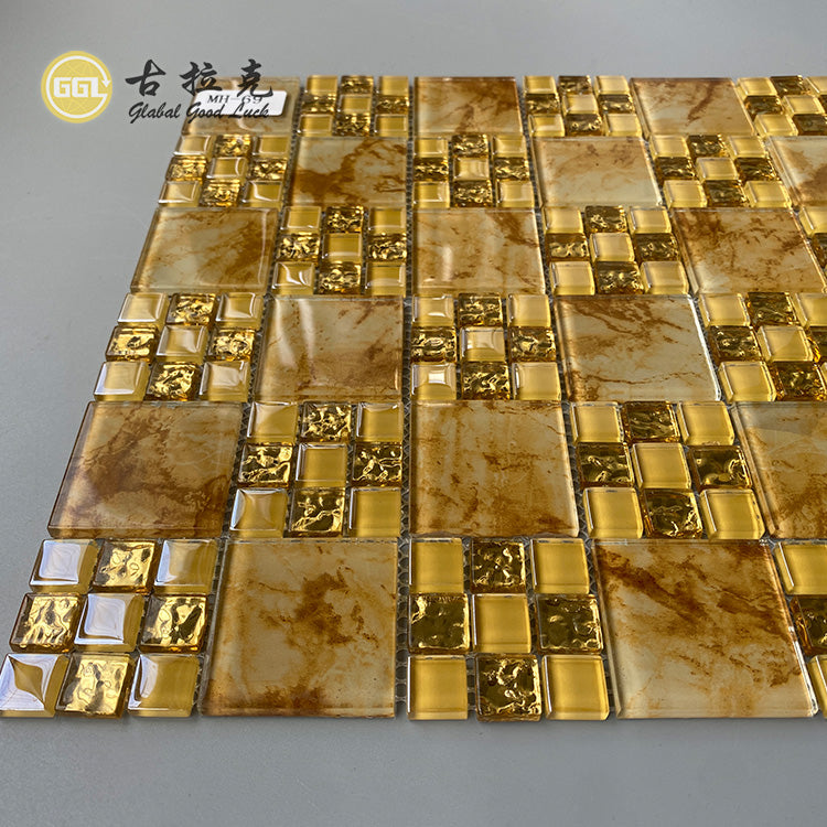 Kính Mosaic Nâu Họa Tiết Vàng