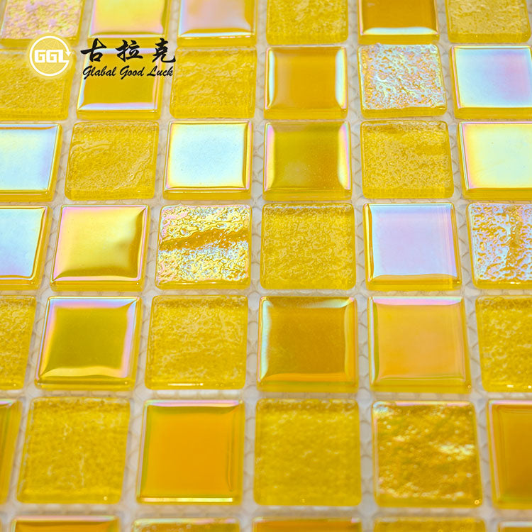 Gạch Mosaic Thủy Tinh Vuông Màu Vàng Óng Ánh dùng cho Hồ Bơi và Trang Trí Tường