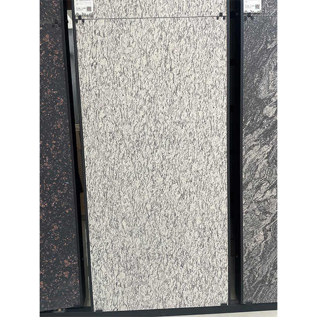 Gạch ốp tường và gạch lát sàn bằng sứ/gốm tráng men hiện đại màu trắng dùng để trang trí ngoại thất với điểm nhấn là gạch chịu lửa