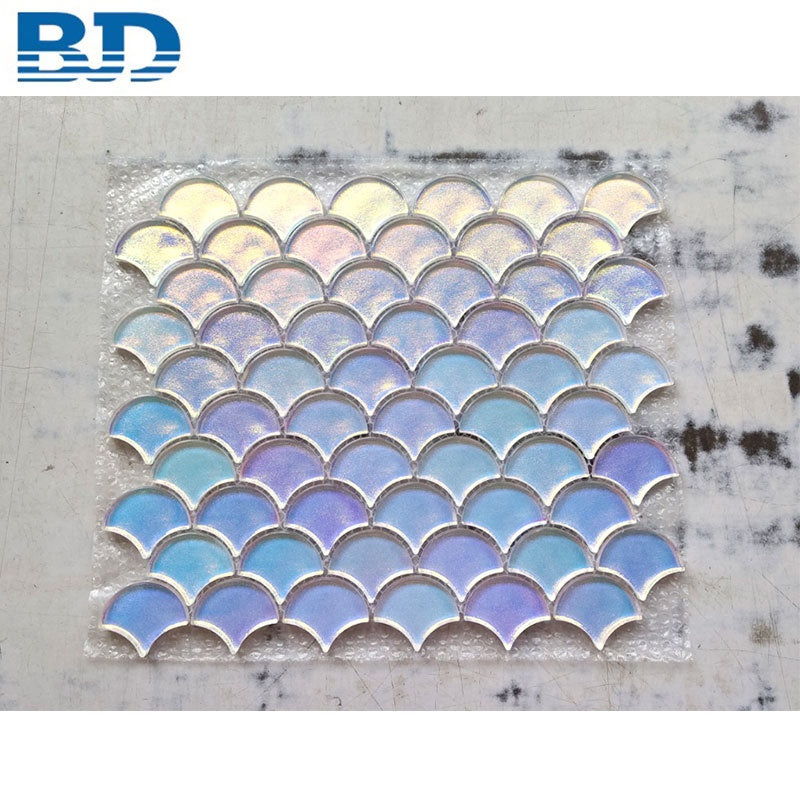 Gạch ốp tường mosaic thủy tinh pha lê vảy cá óng ánh