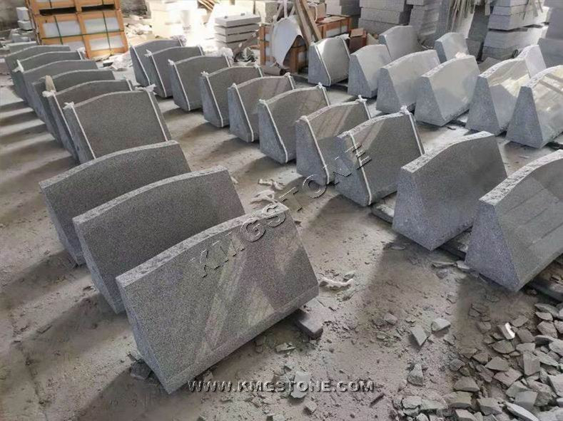 Bia mộ đá granite phong cách Ba Lan hiện đại, kiểu Mỹ, họa tiết hoa và chậu hoa