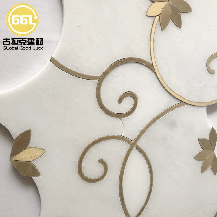 Gạch mosaic hình dạng không đều phối đá cẩm thạch trắng Thassos và hoa đồng thau