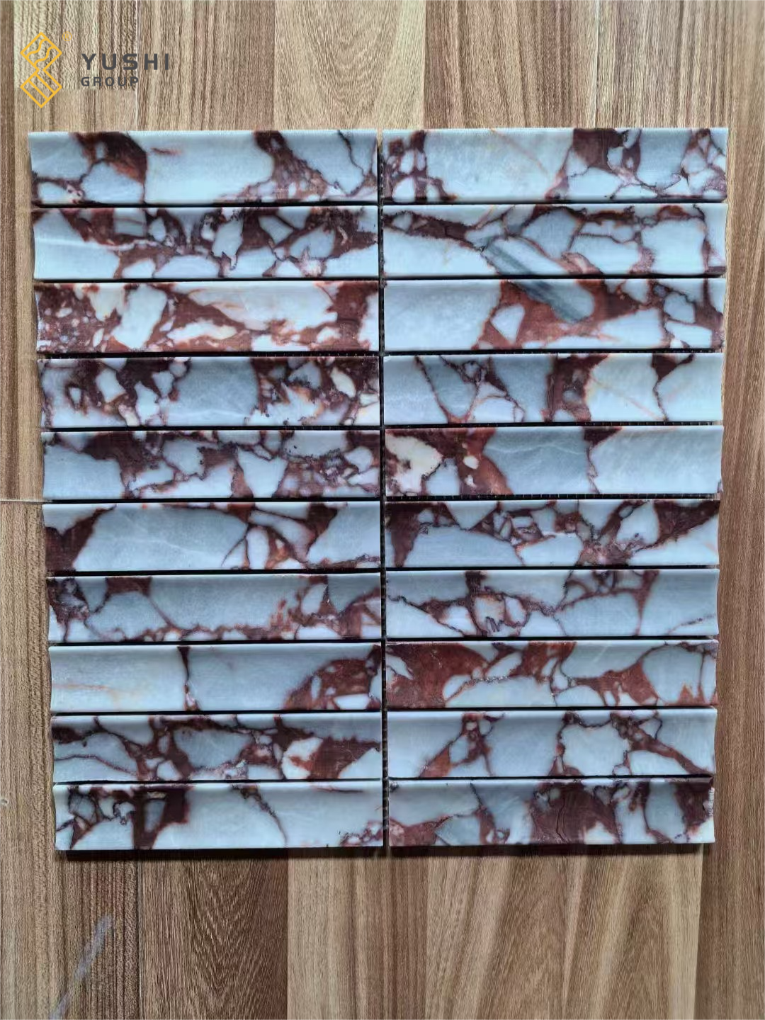 YUSHI Sang trọng Gạch mosaic đá cẩm thạch tự nhiên hình dải bề mặt lồi lõm cho tường ốp nội thất khách sạn hiện đại