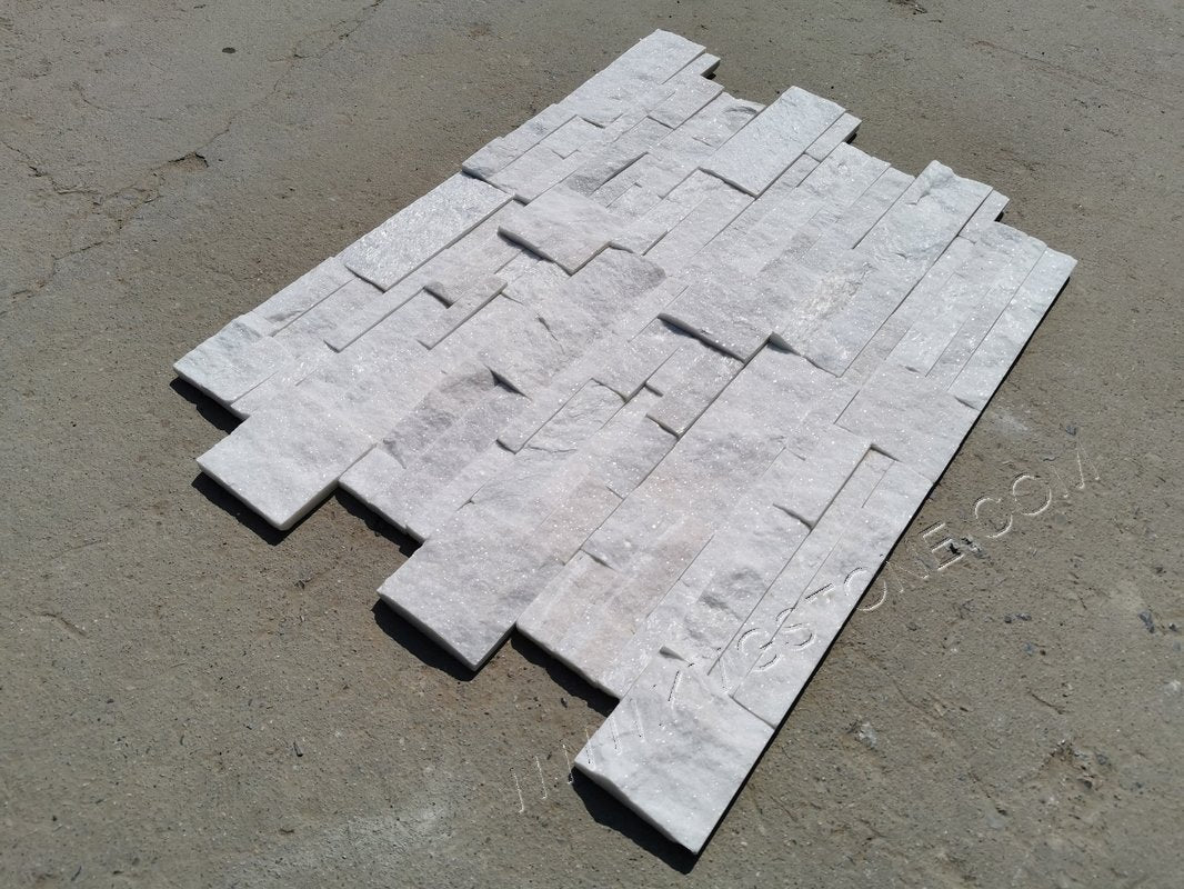 Tấm Ốp Tường Veneer Thạch Anh Trắng Tự Nhiên Thiết Kế Hiện Đại, Kháng Axit Với Bề Mặt Hoàn Thiện Chẻ