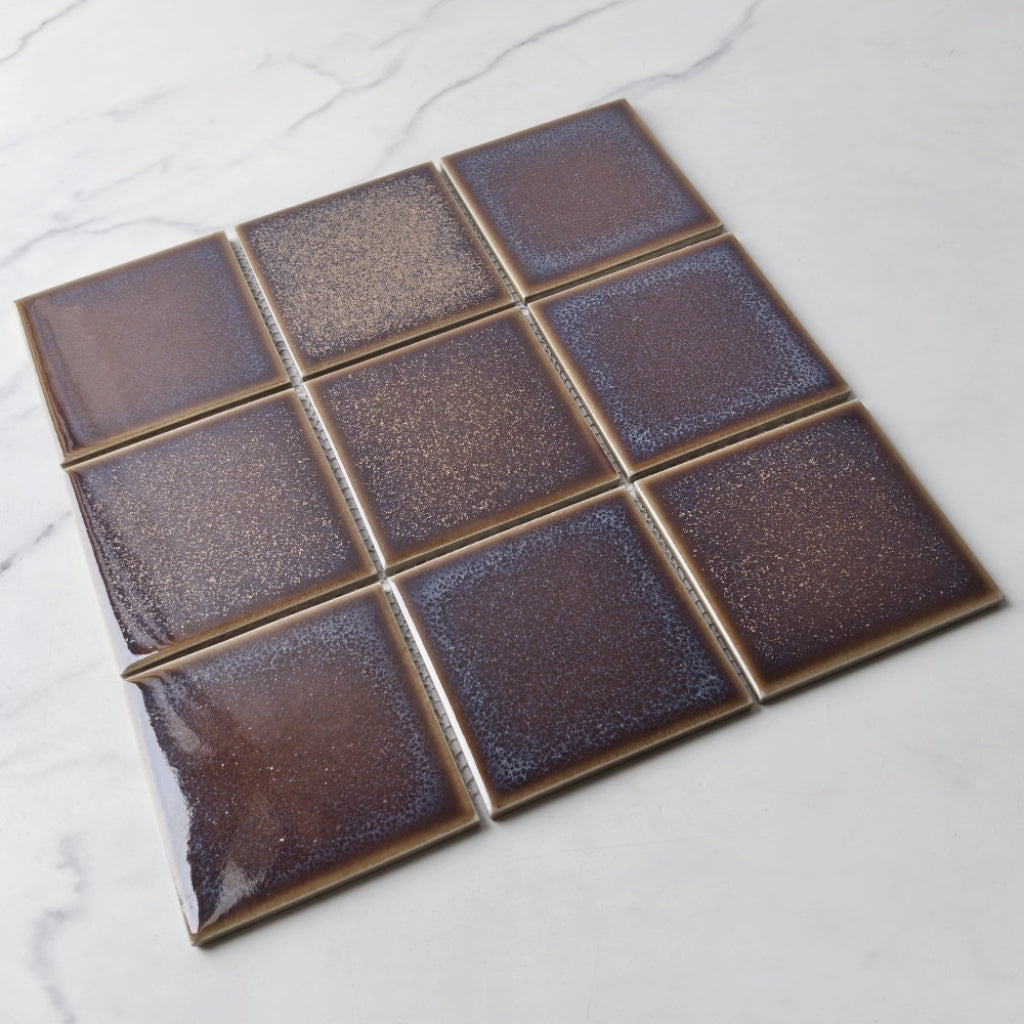 Thiết kế Gạch Mosaic Ốp Tường Phòng Khách Sứ Nâu và Ceramic Tối Màu
