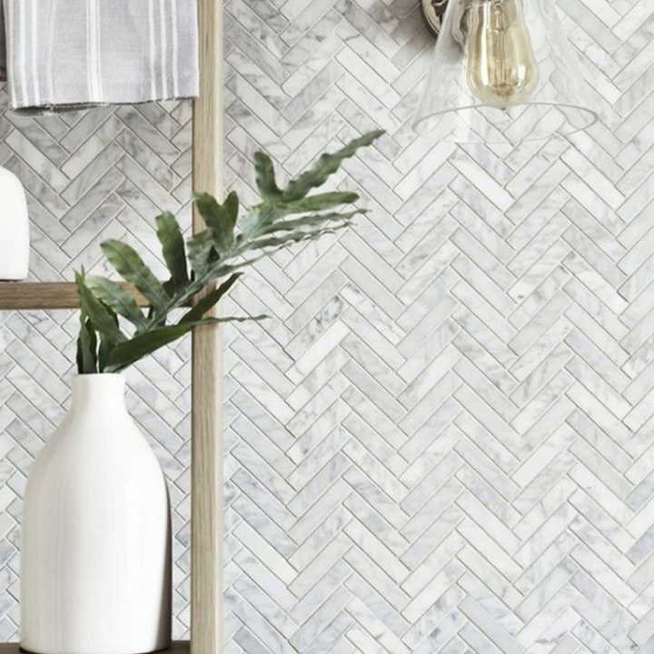 Gạch mosaic xương cá OMK đánh bóng dùng cho ốp tường bếp, tường phòng tắm và sàn nhà, gạch đá cẩm thạch trắng