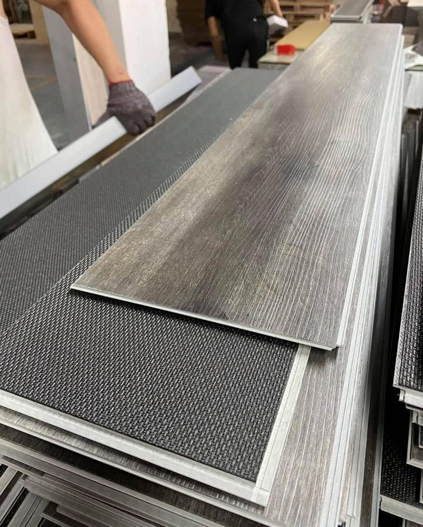 Sàn LVT/ PVC/ Vinyl Chống Nước Unilin Click Sang Trọng