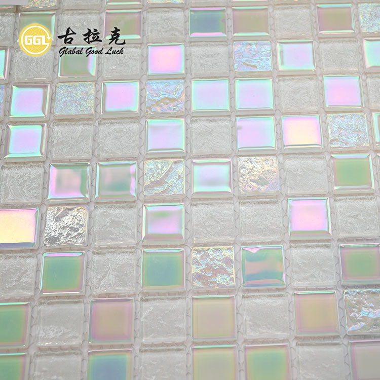 Gạch mosaic thủy tinh vuông màu xanh lá nhạt óng ánh trực tiếp từ nhà máy dùng cho tường nội thất và trang trí biệt thự