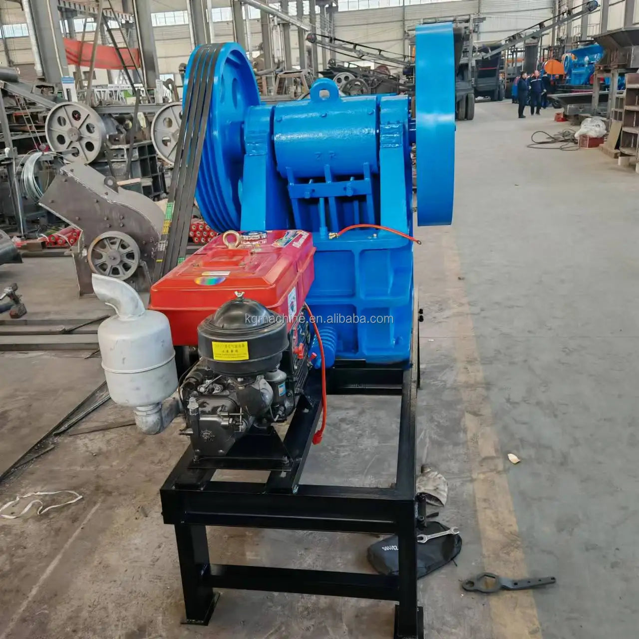 May Nghien Da Di Dong Mini Voi Dong Co Diesel Cong Suat